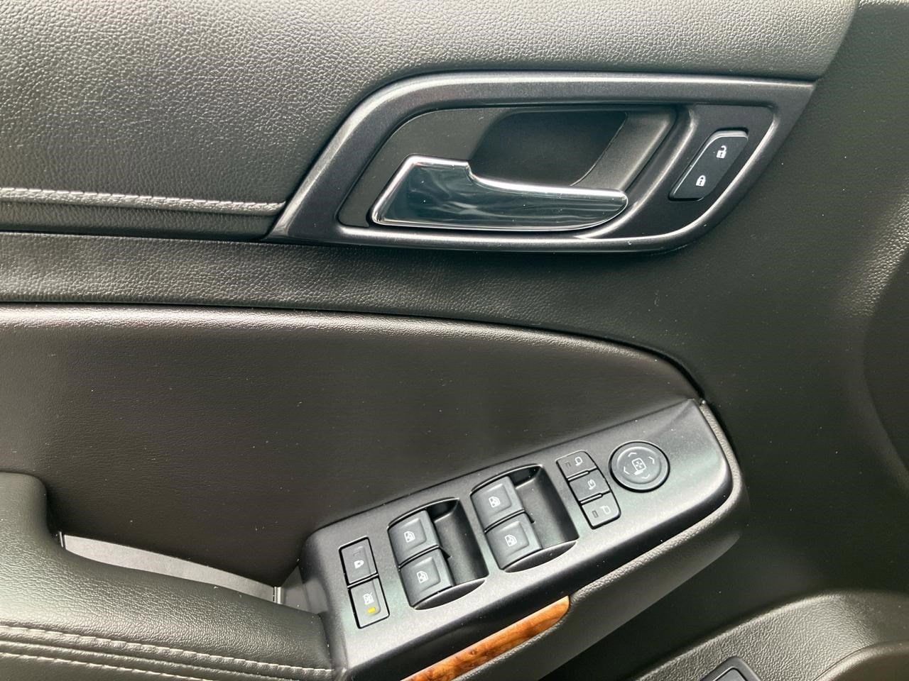 2017 Chevrolet Suburban Premier - Photo 8