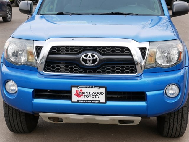 Used 2011 Toyota Tacoma  with VIN 3TMLU4EN6BM073368 for sale in Maplewood, Minnesota