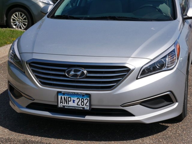 Used 2017 Hyundai Sonata SE with VIN 5NPE24AF6HH568844 for sale in Maplewood, Minnesota