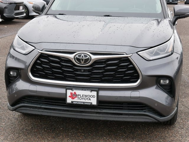 Used 2021 Toyota Highlander Limited with VIN 5TDDZRBH7MS082679 for sale in Maplewood, Minnesota