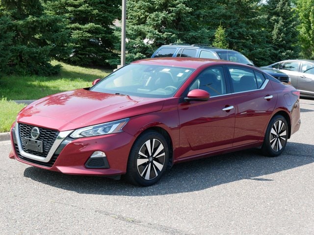 Used 2021 Nissan Altima SV with VIN 1N4BL4DV5MN407808 for sale in Maplewood, Minnesota