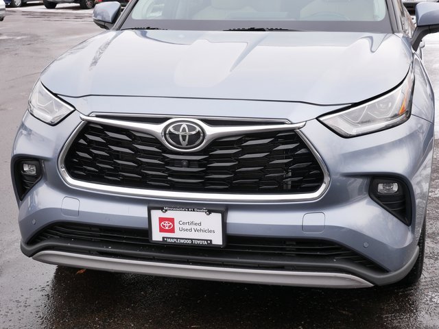 Used 2022 Toyota Highlander Platinum with VIN 5TDFZRBH4NS195869 for sale in Maplewood, Minnesota
