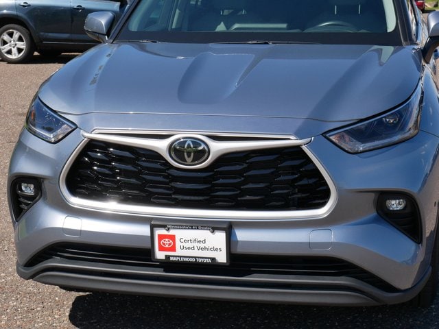 Used 2021 Toyota Highlander XLE with VIN 5TDGZRBH0MS153203 for sale in Maplewood, Minnesota
