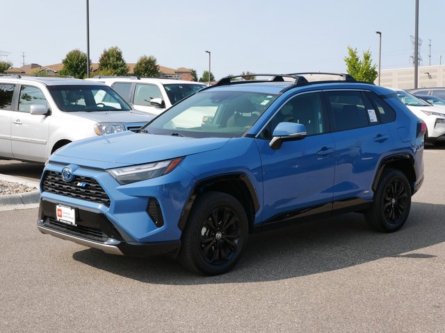 Certified 2022 Toyota RAV4 SE with VIN JTM16RFV1ND528821 for sale in Maplewood, MN