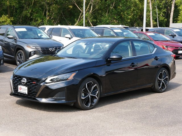 Used 2024 Nissan Altima SR with VIN 1N4BL4CV1RN371138 for sale in Maplewood, MN