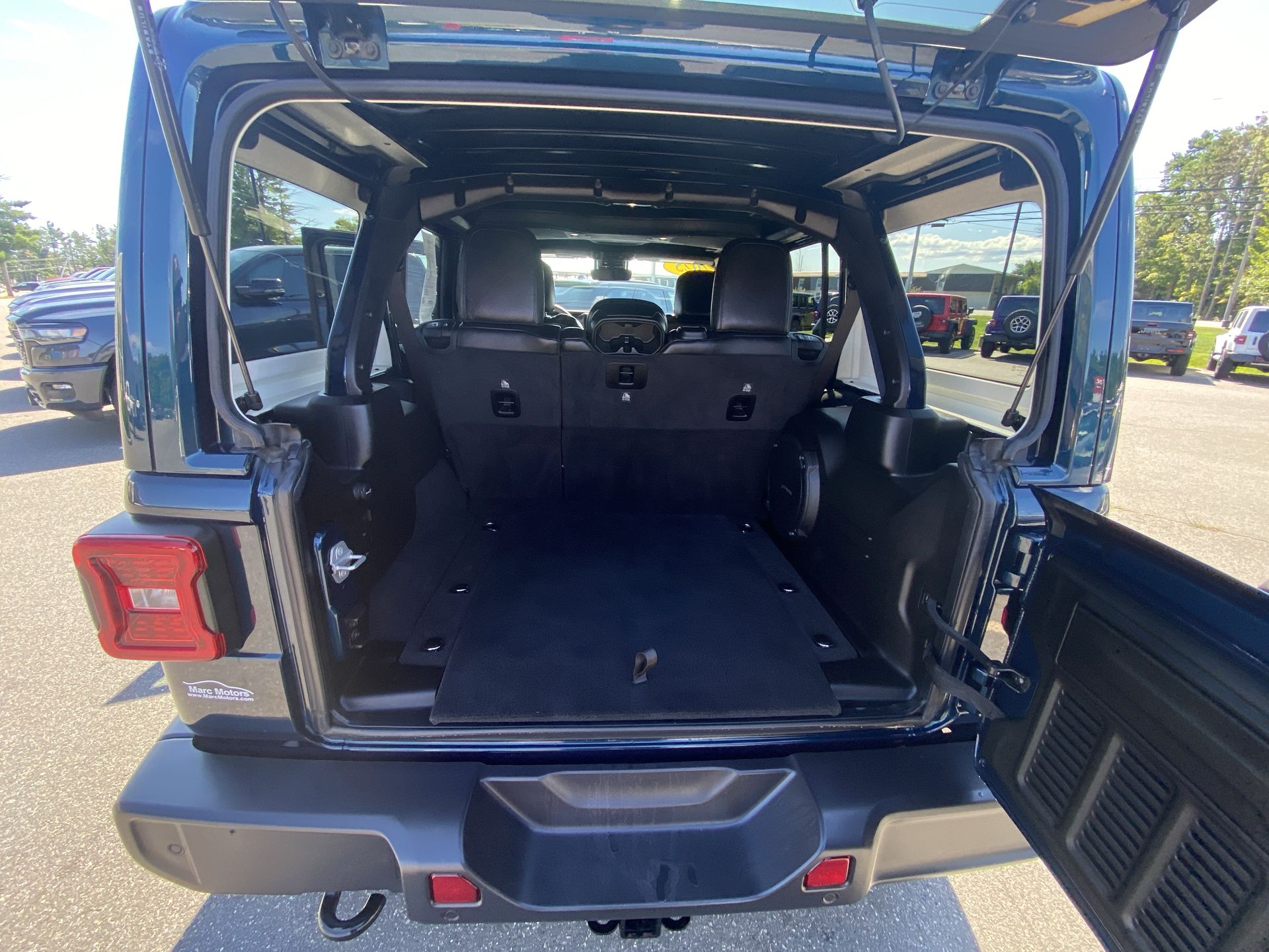 2025 Jeep Wrangler 4-Door Sahara - Photo 22