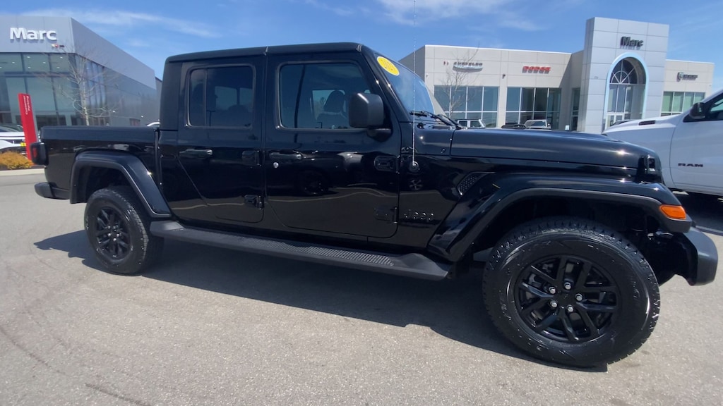 Used 2023 Jeep Gladiator Sport Truck Crew Cab