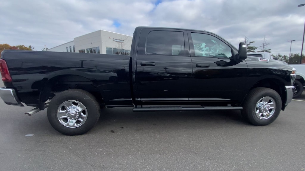 New 2026 Ram 3500 TRADESMAN CREW CAB 4X4 6'4 BOX Pickup