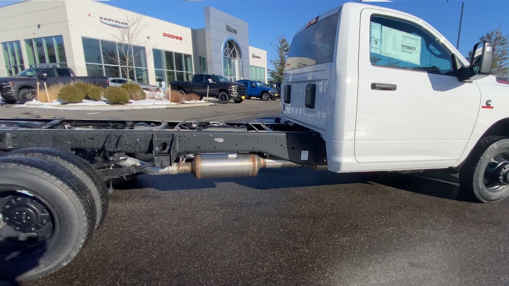 New 2026 Ram 3500 Chassis Cab TRADESMAN REGULAR 4X4 84' CA Pickup