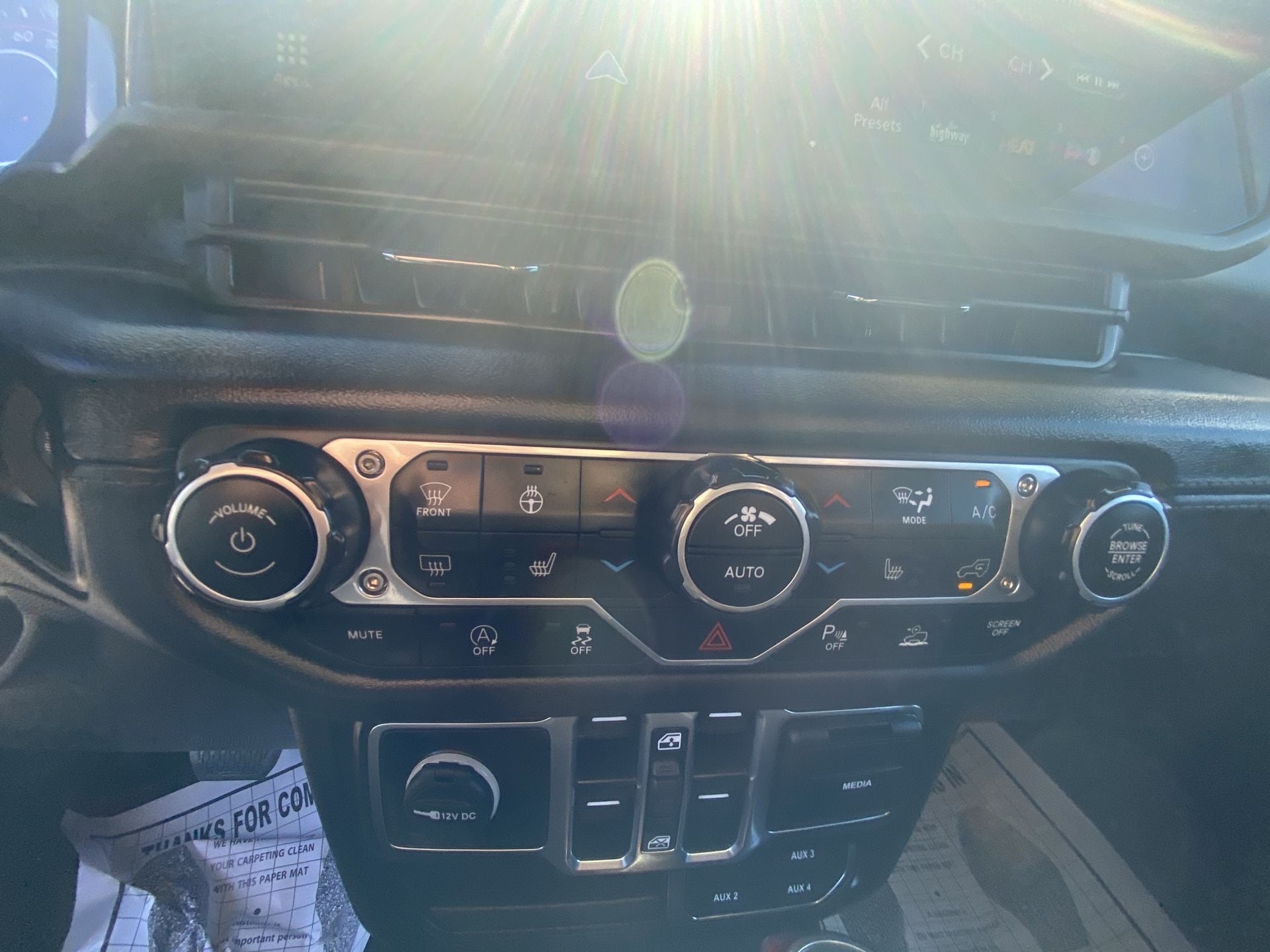 2025 Jeep Wrangler 4-Door Sahara - Photo 18