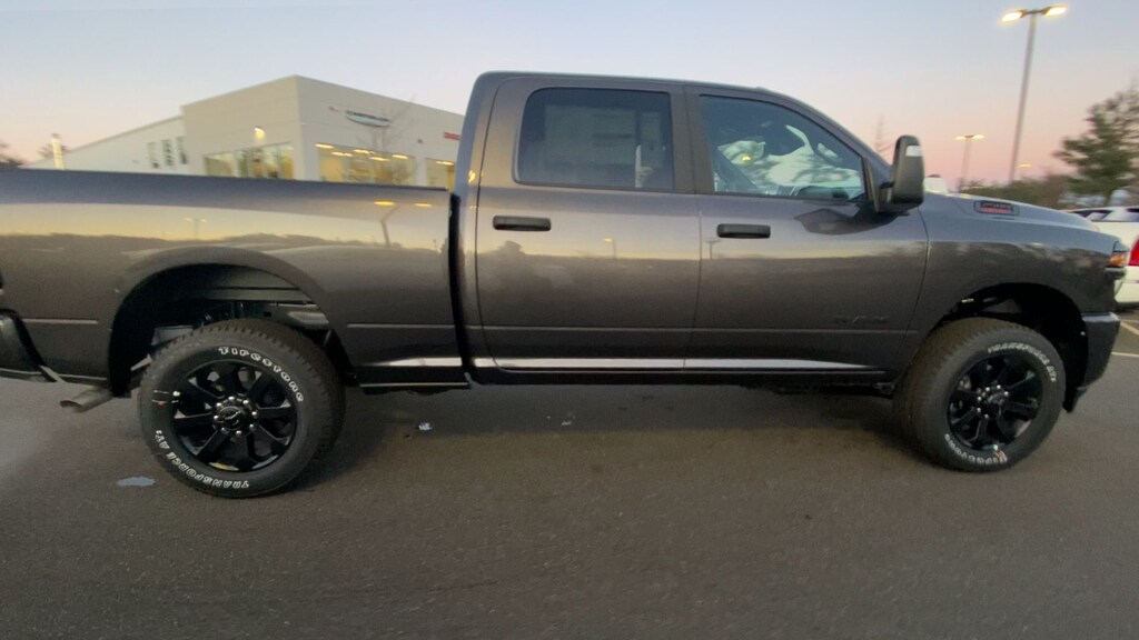 New 2026 Ram 2500 BIG HORN CREW CAB 4X4 6'4 BOX Pickup