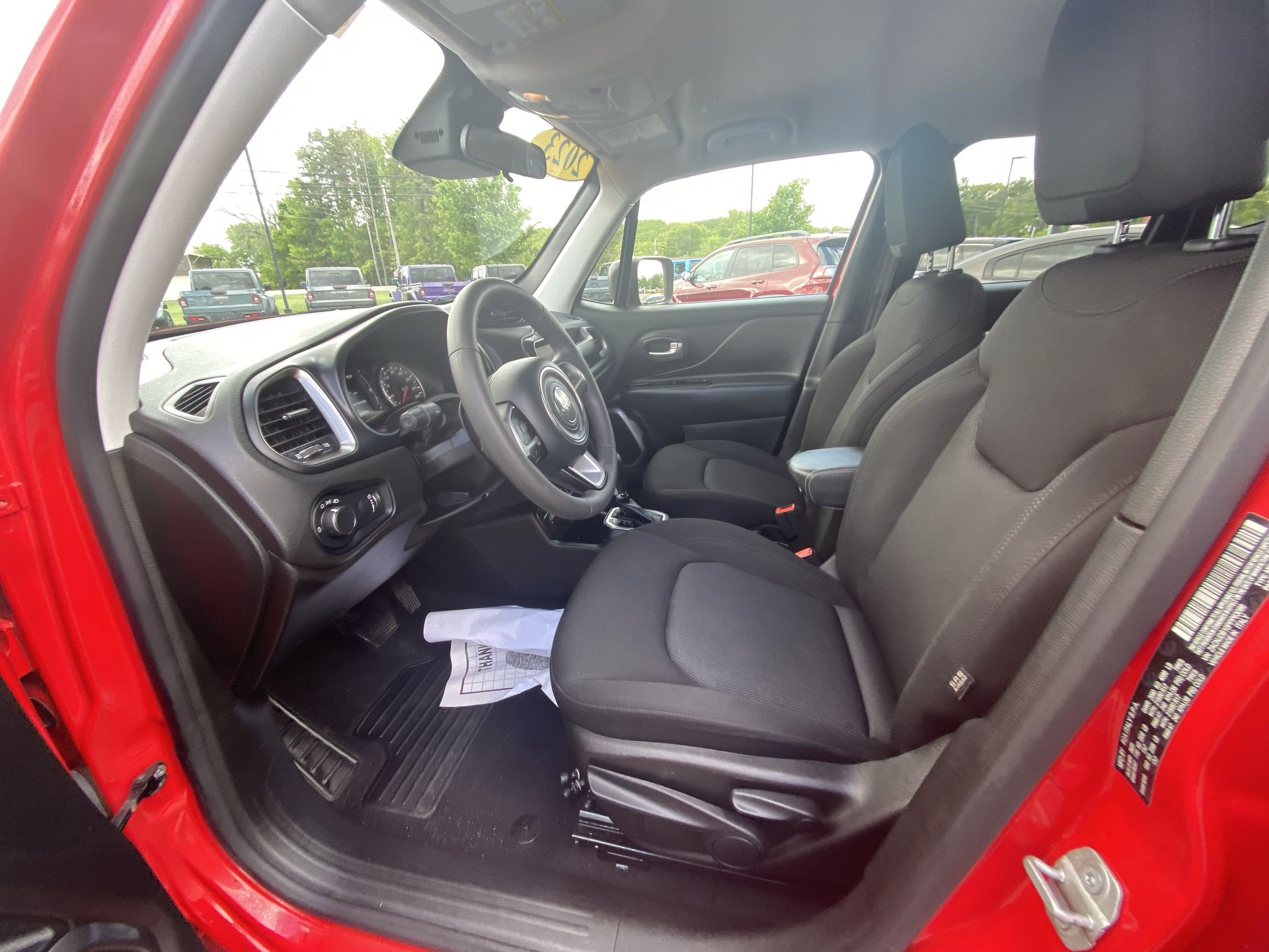 2023 Jeep Renegade Latitude - Photo 11