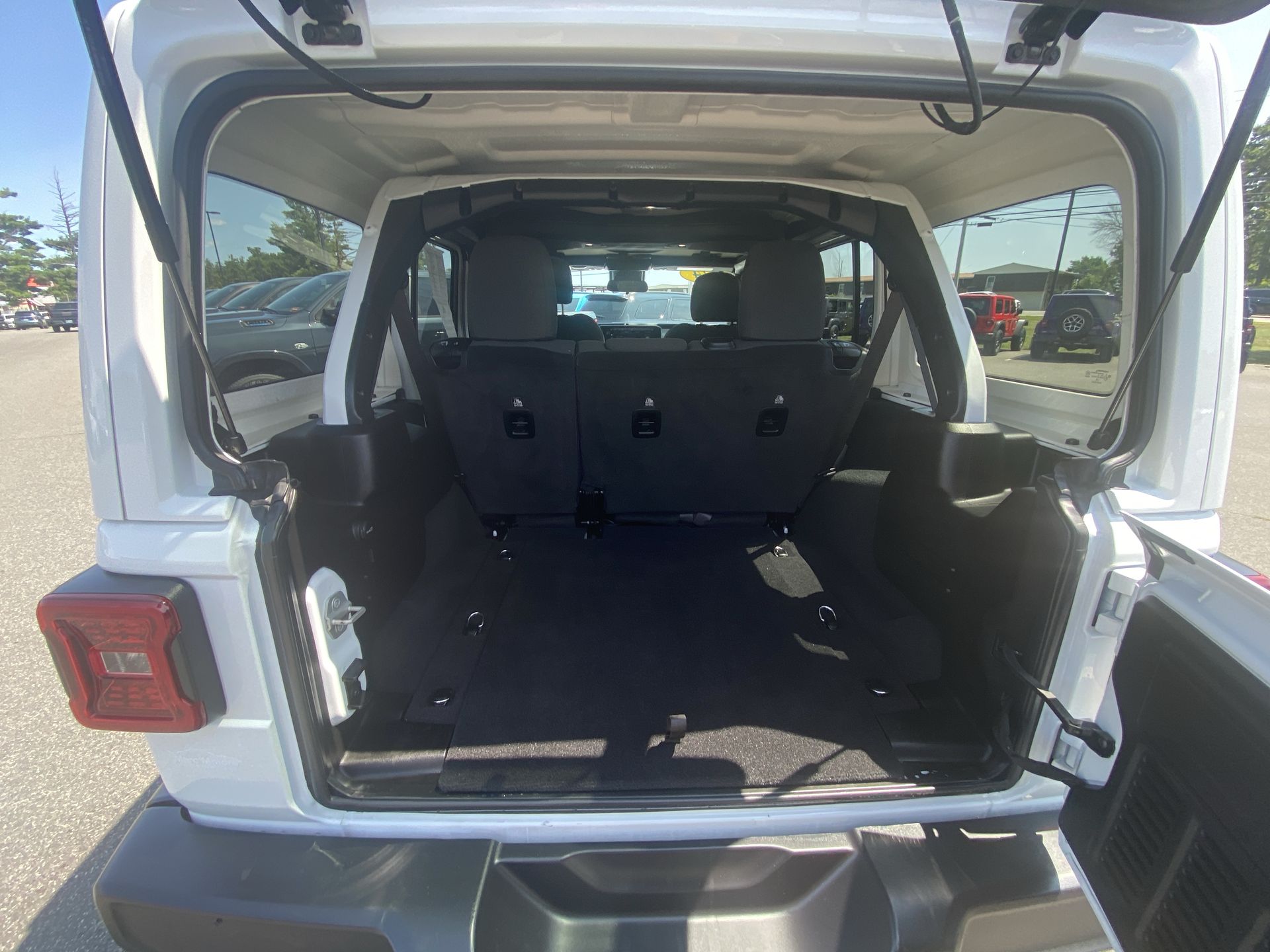 2024 Jeep Wrangler 4-Door Sahara - Photo 22