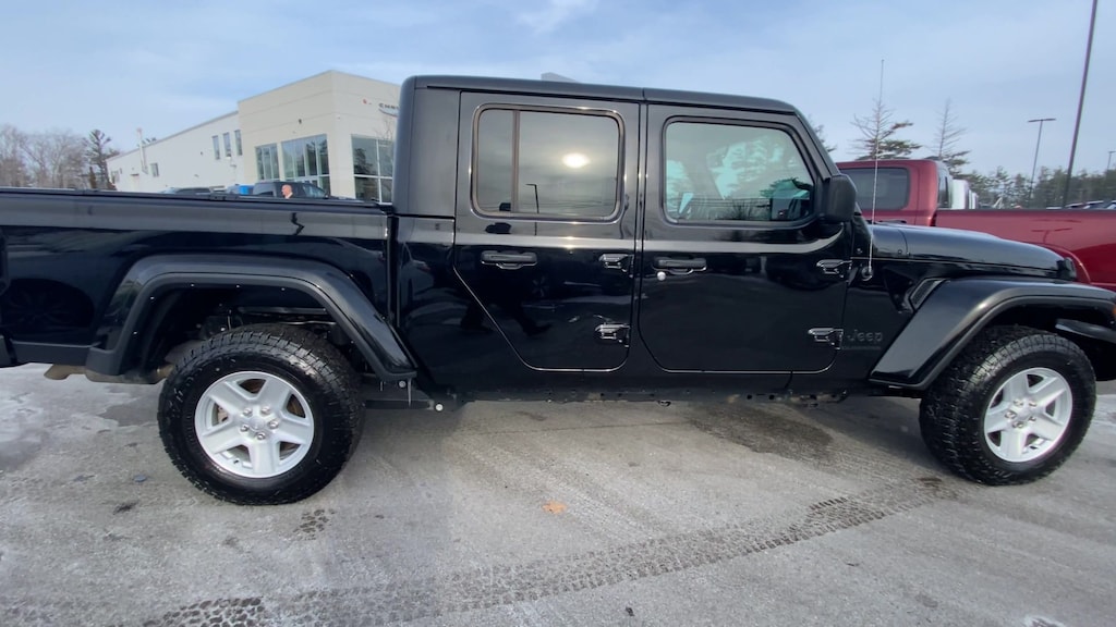 Certified 2022 Jeep Gladiator Sport Truck Crew Cab