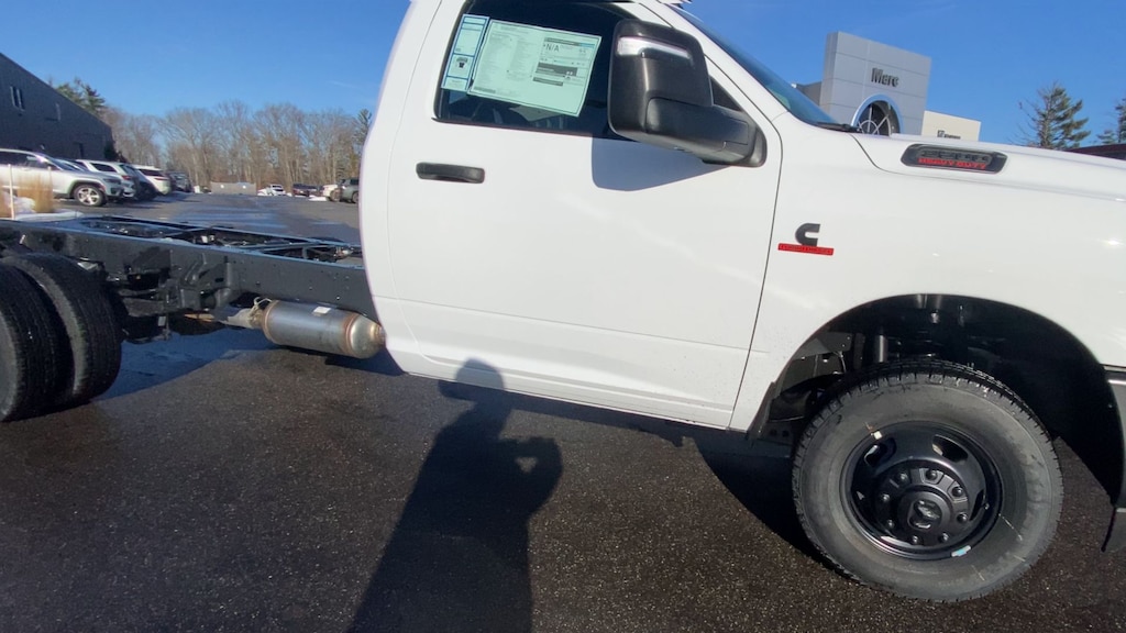 New 2026 Ram 3500 Chassis Cab TRADESMAN REGULAR 4X4 84' CA Pickup