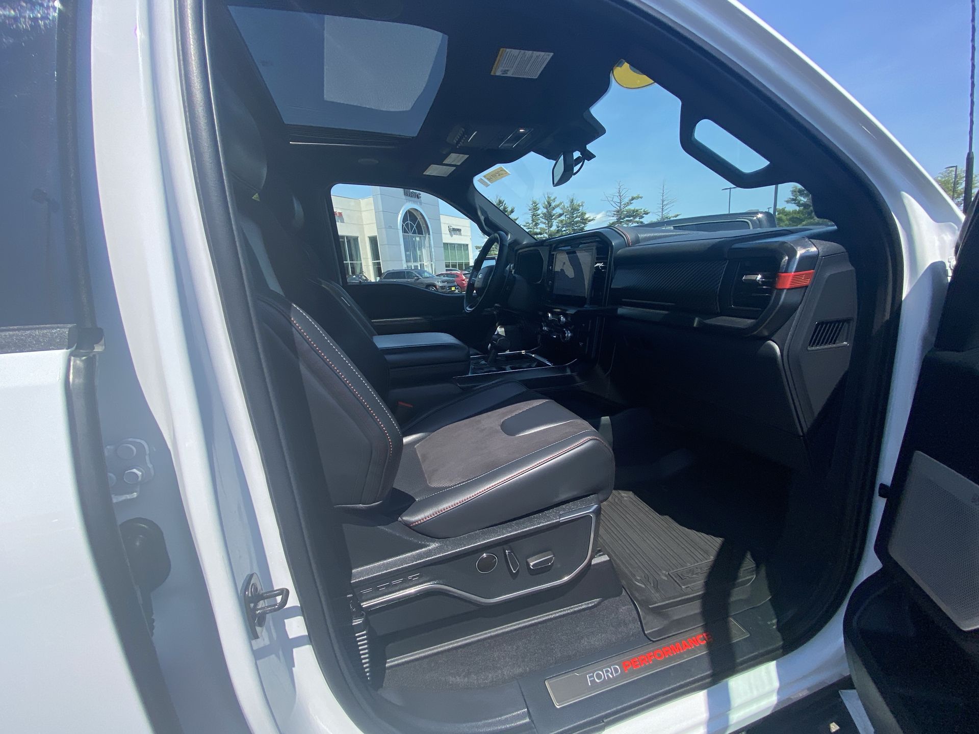 2025 Ford F-150 Raptor - Photo 24