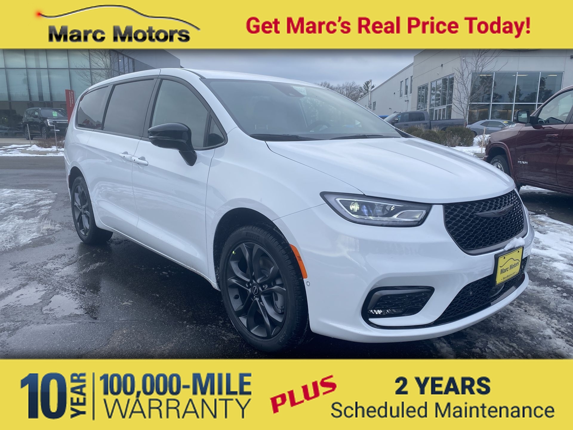 2026 Chrysler Pacifica Select's photo