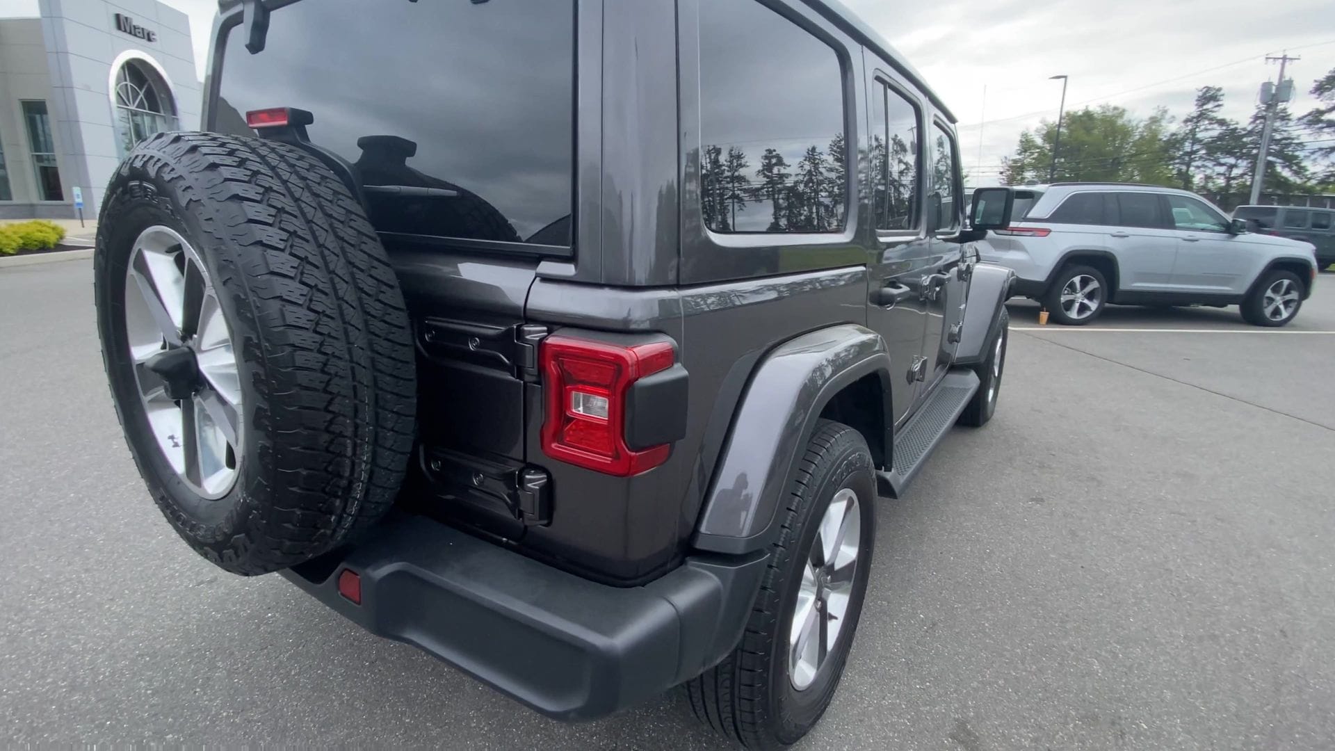 Certified 2019 Jeep Wrangler Unlimited Sahara with VIN 1C4HJXEN6KW691399 for sale in Sanford, ME
