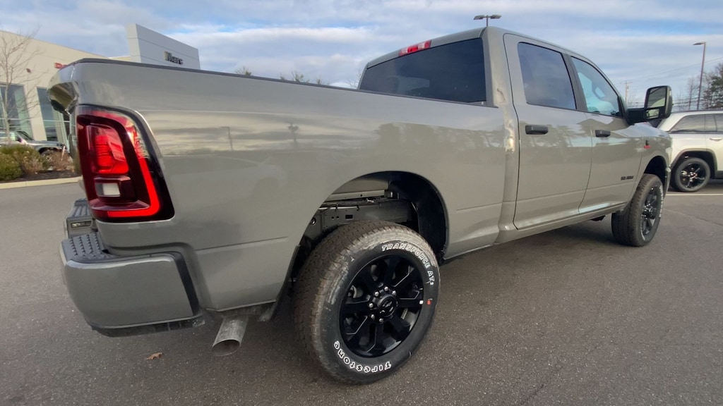New 2026 Ram 2500 BIG HORN CREW CAB 4X4 6'4 BOX Pickup