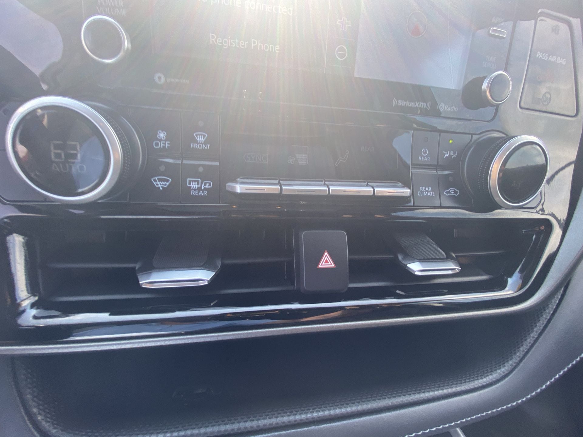 2021 Toyota Highlander XLE - Photo 18