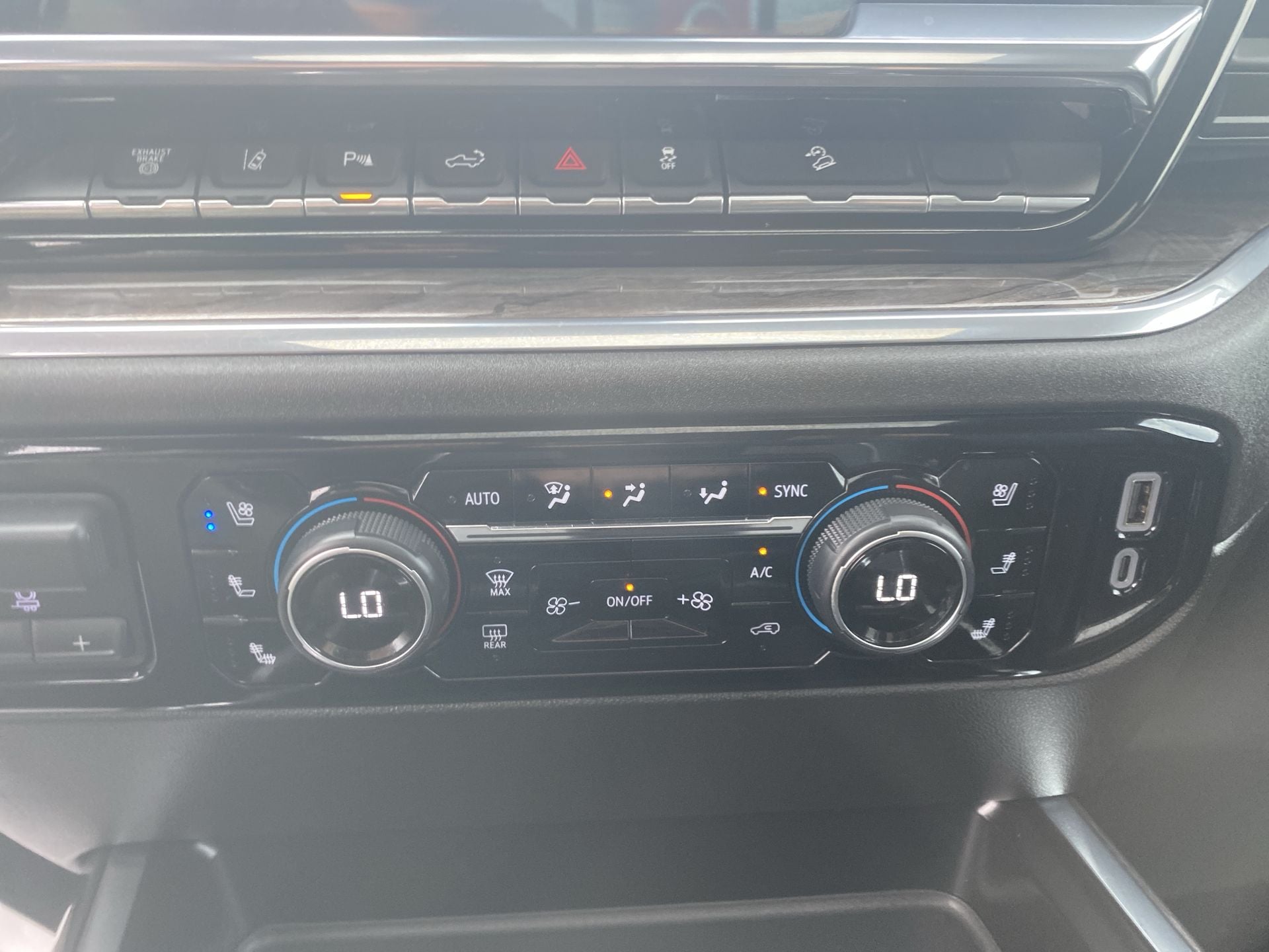 2024 Chevrolet Silverado 2500HD LTZ - Photo 18