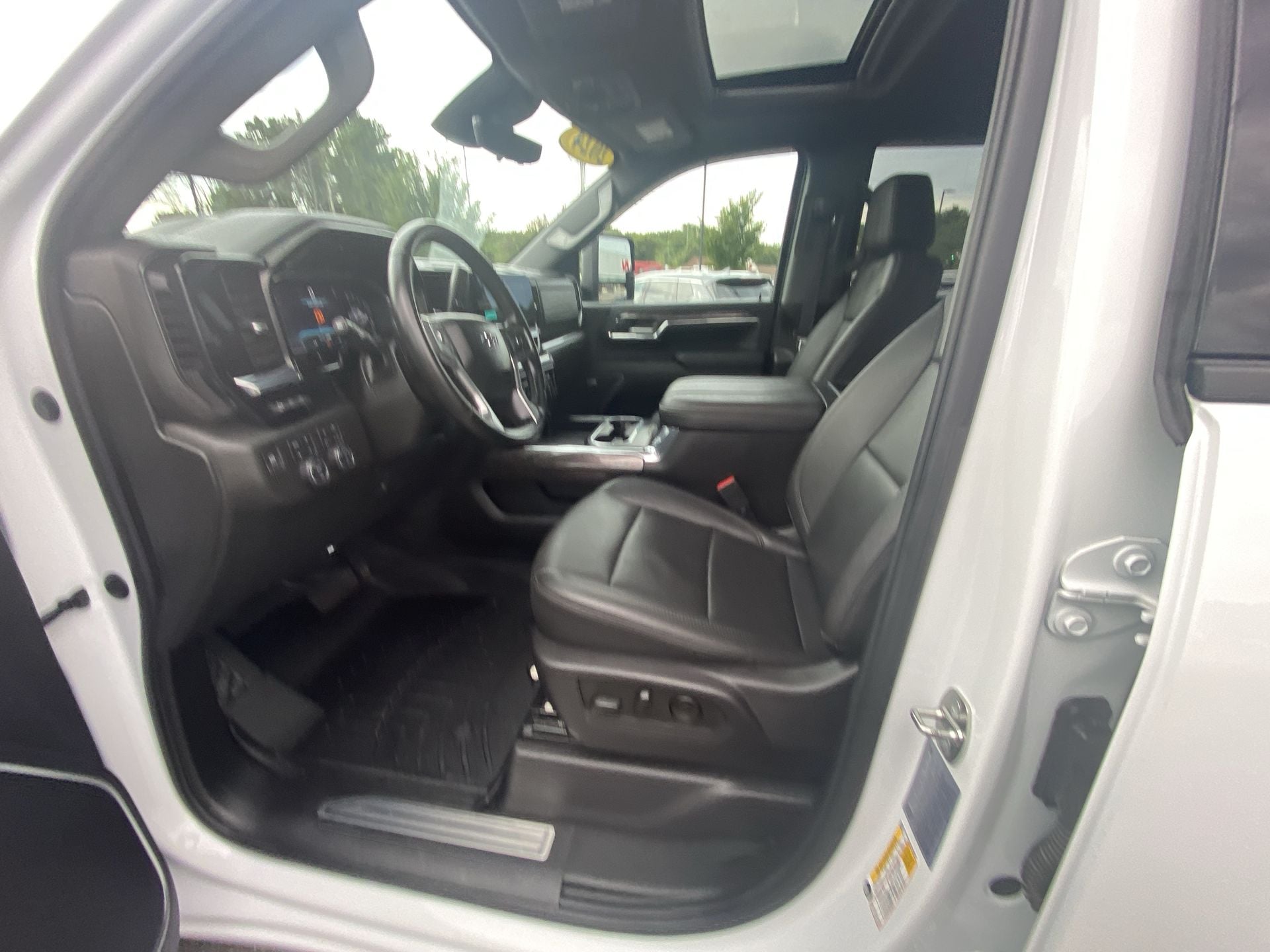 2024 Chevrolet Silverado 2500HD LTZ - Photo 11
