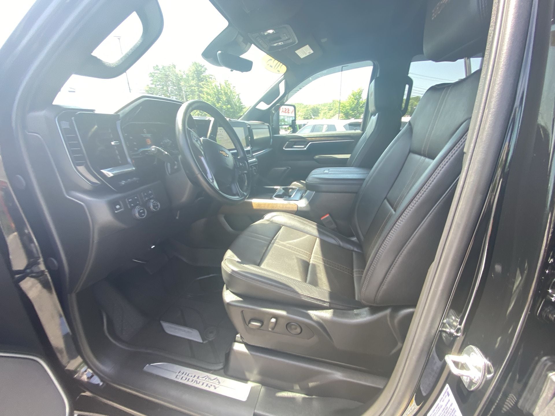 2025 Chevrolet Silverado 3500HD High Country - Photo 11