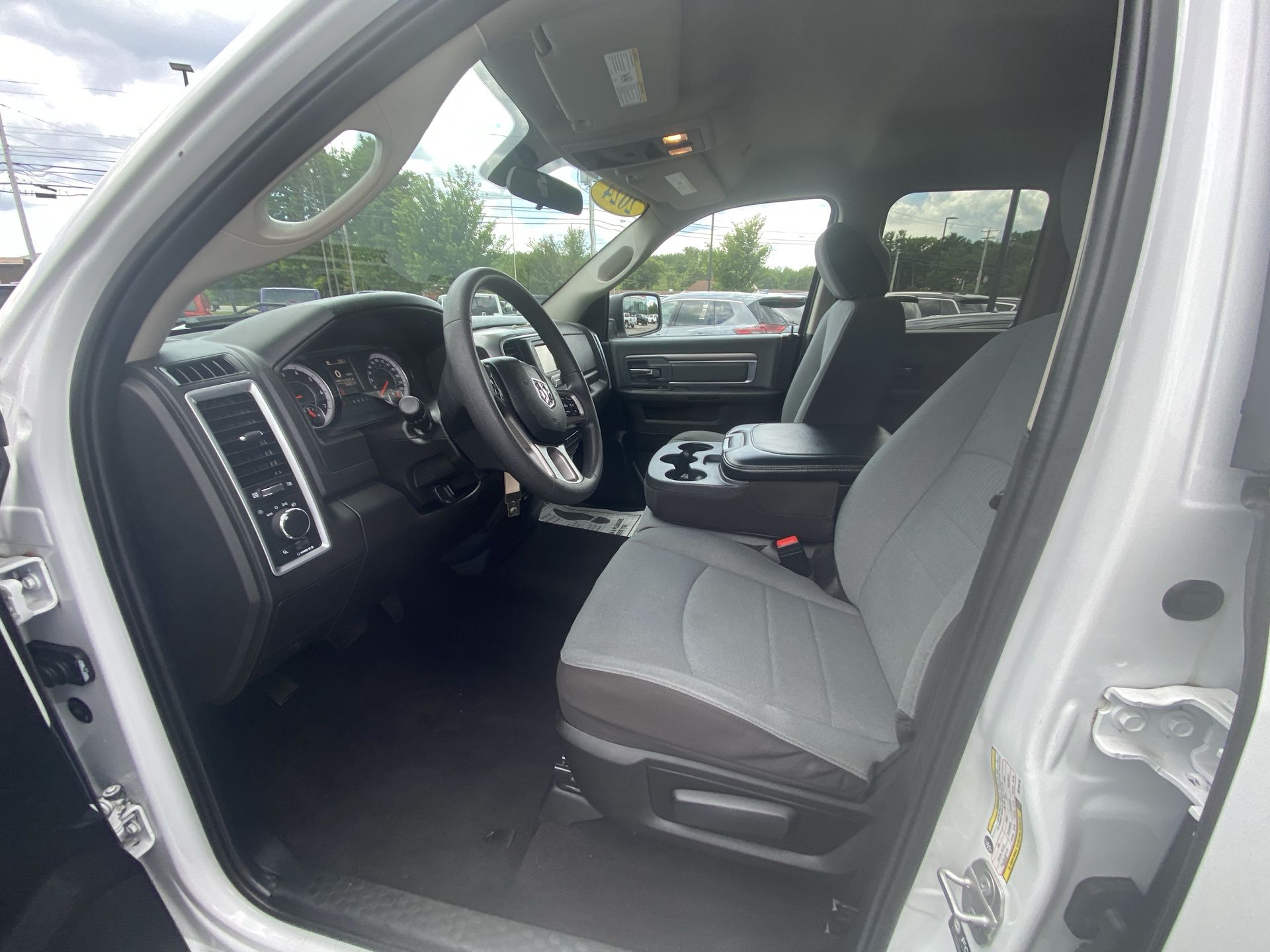 2024 RAM Ram 1500 Classic SLT - Photo 11