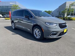 2025 Chrysler Pacifica SELECT AWD Passenger Van