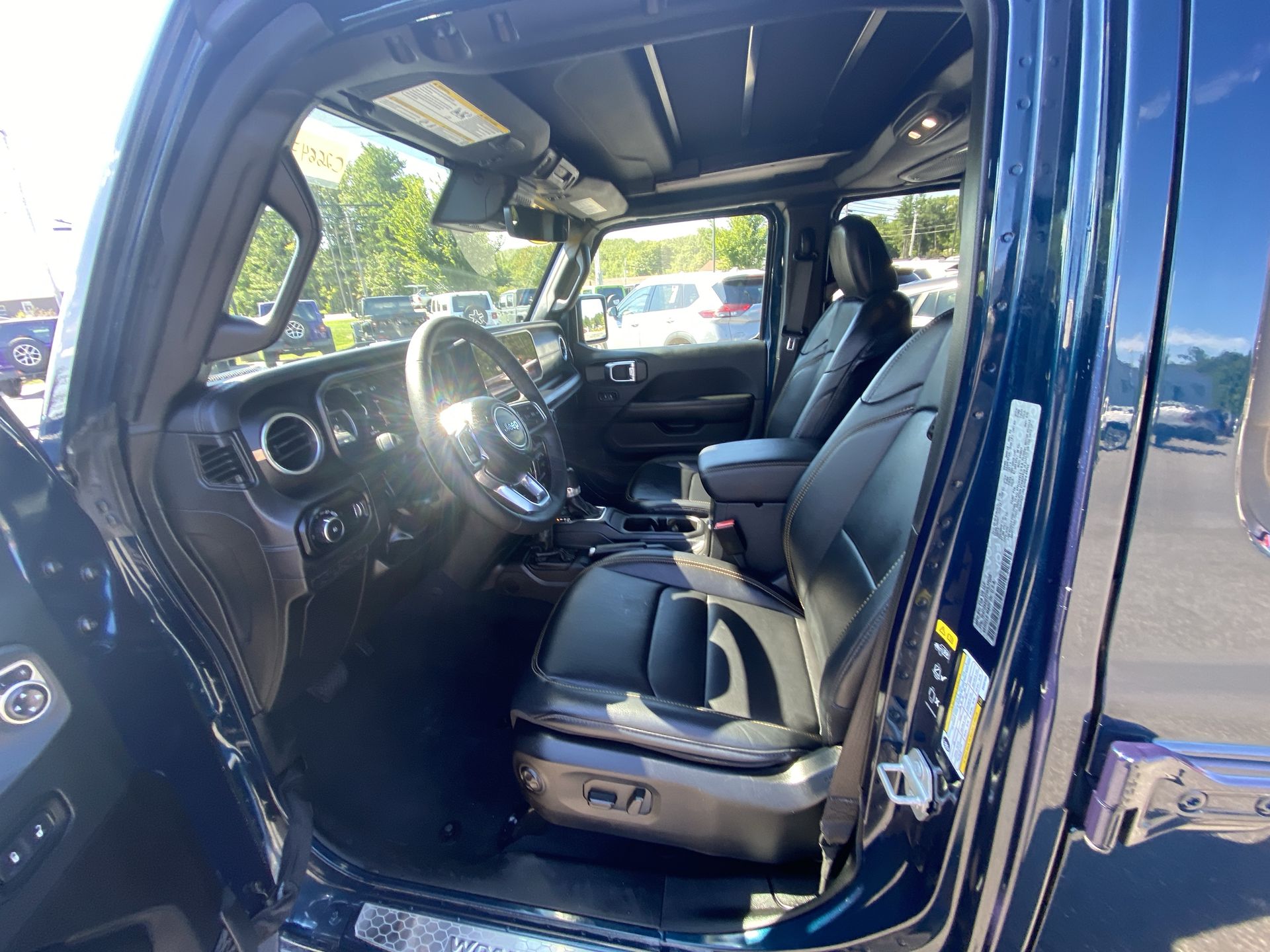 2025 Jeep Wrangler 4-Door Sahara - Photo 11