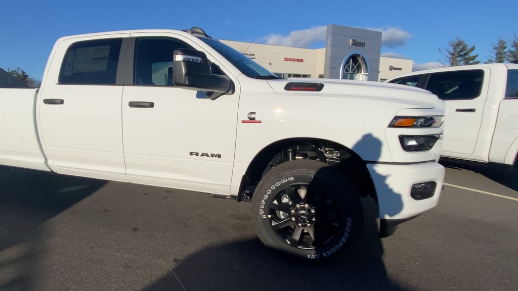 New 2026 Ram 3500 BIG HORN CREW CAB 4X4 8' BOX Pickup