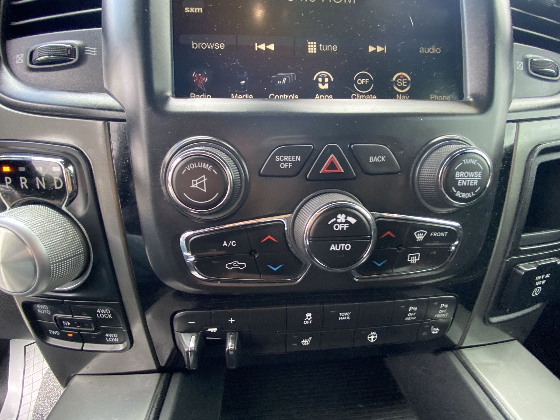2017 RAM Ram 1500 Pickup Sport - Photo 18
