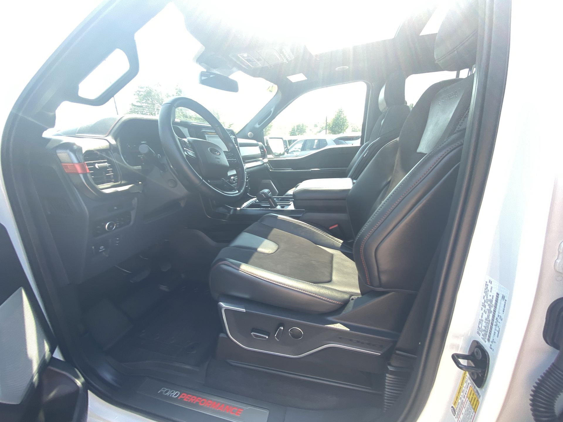 2025 Ford F-150 Raptor - Photo 11