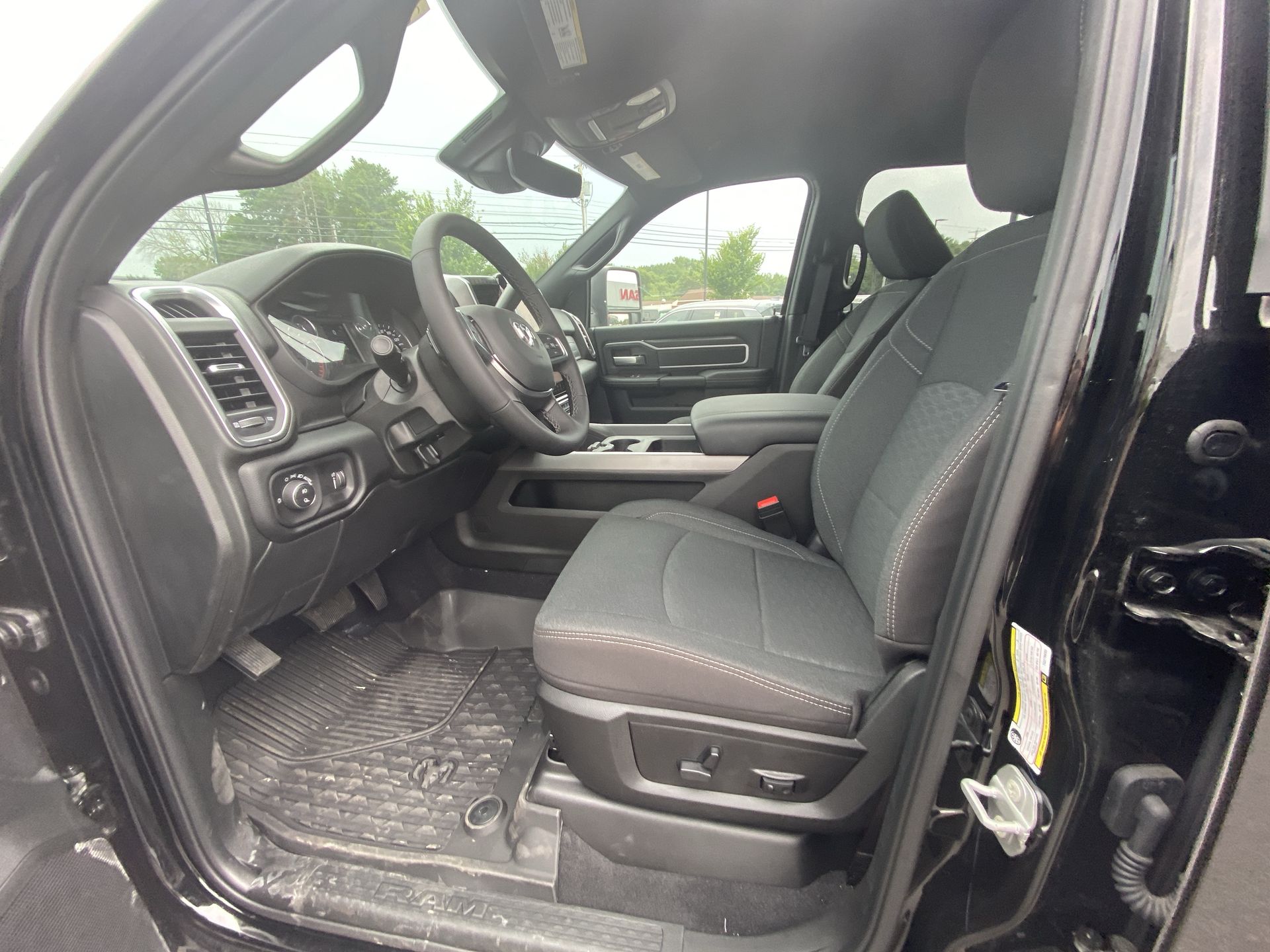2026 RAM 3500 Big Horn - Photo 11
