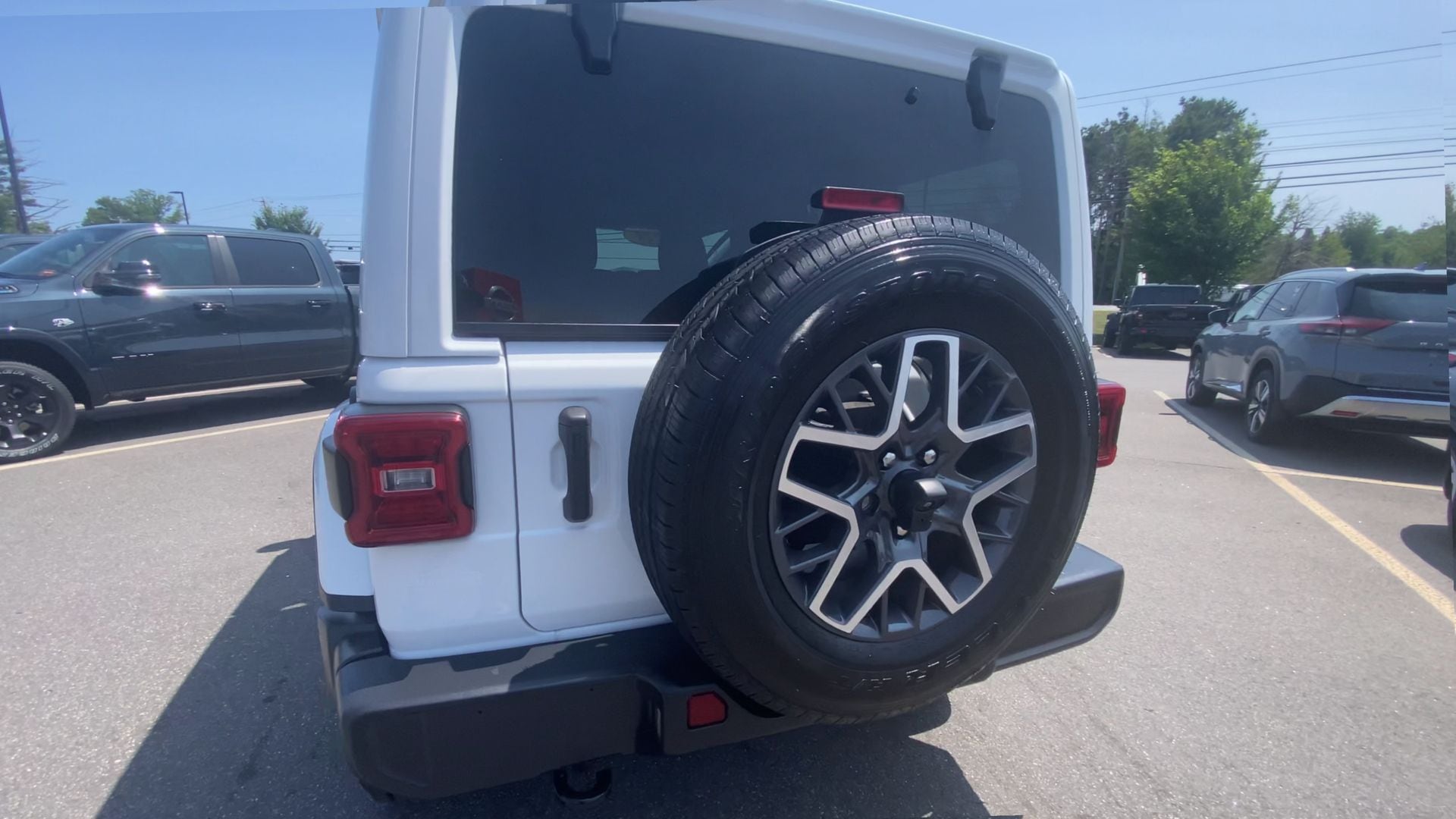 2024 Jeep Wrangler 4-Door Sahara - Photo 9