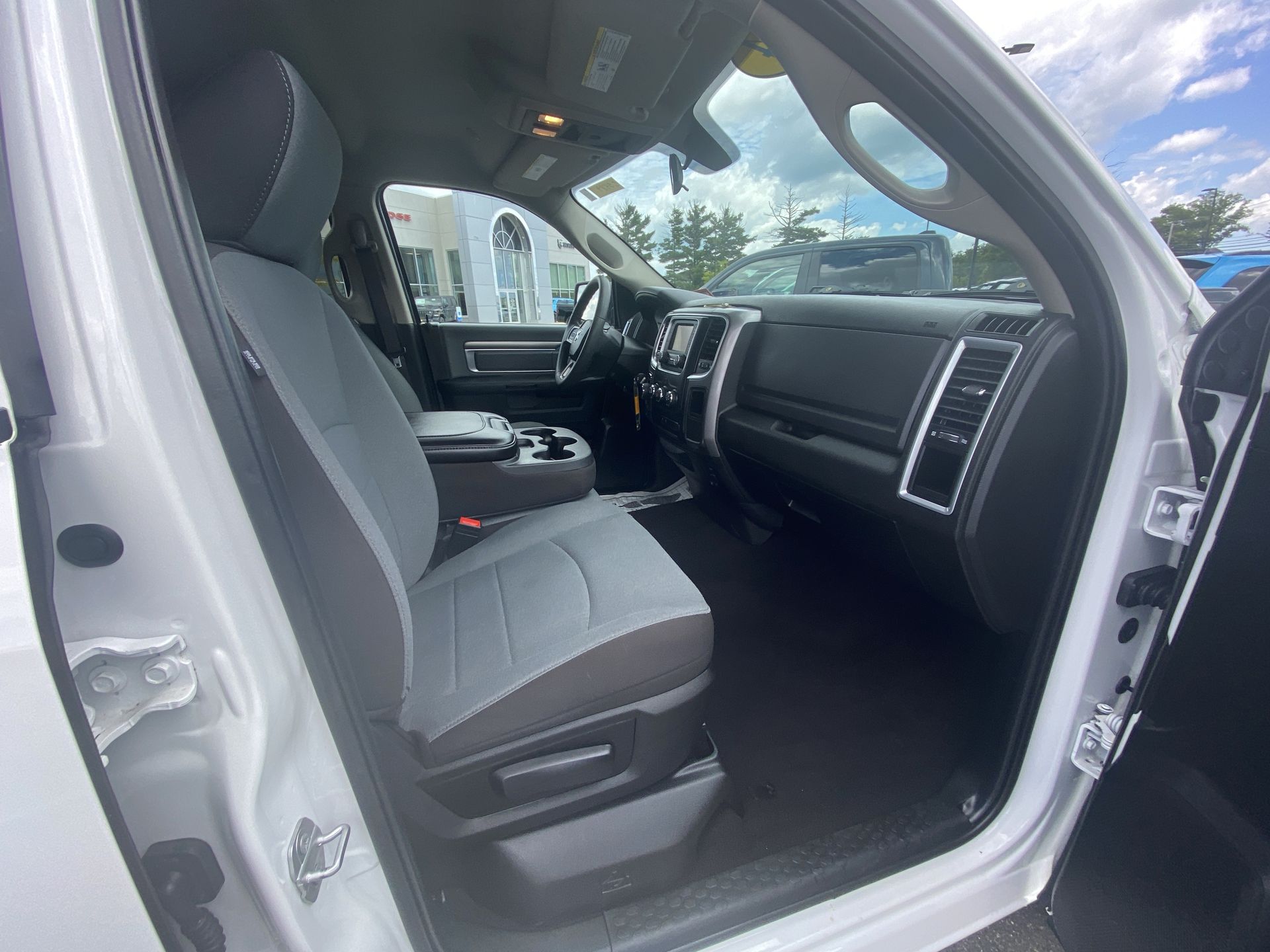 2024 RAM Ram 1500 Classic SLT - Photo 23