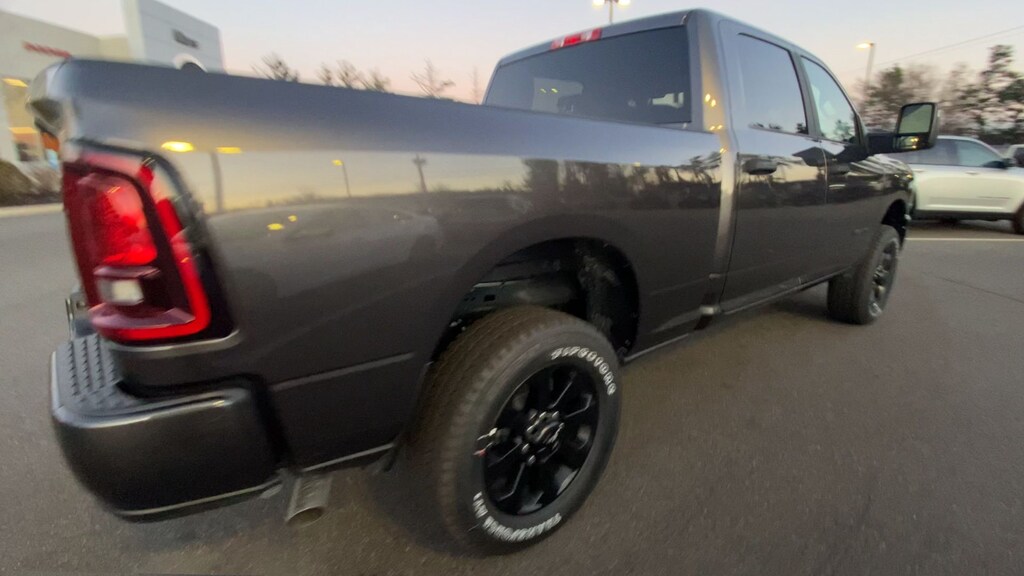 New 2026 Ram 2500 BIG HORN CREW CAB 4X4 6'4 BOX Pickup
