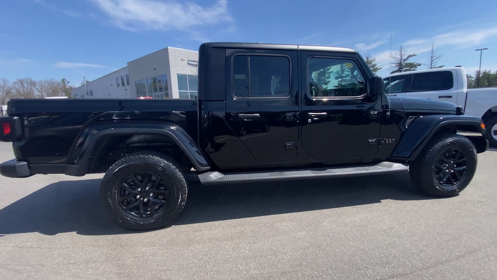 Used 2023 Jeep Gladiator Sport Truck Crew Cab