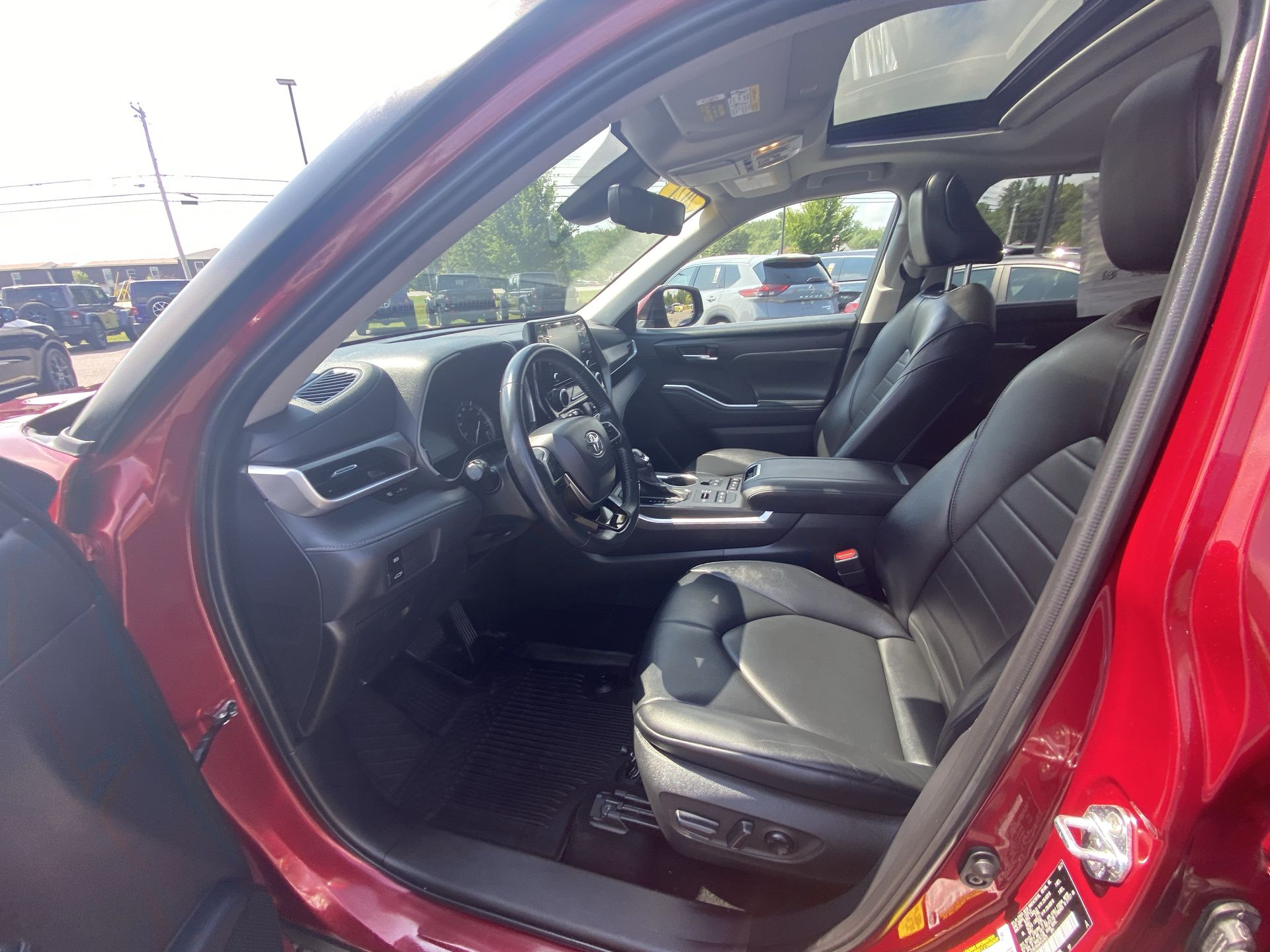2021 Toyota Highlander XLE - Photo 11