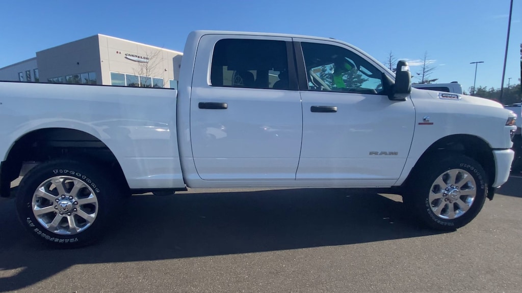 New 2026 Ram 2500 BIG HORN CREW CAB 4X4 6'4 BOX Pickup