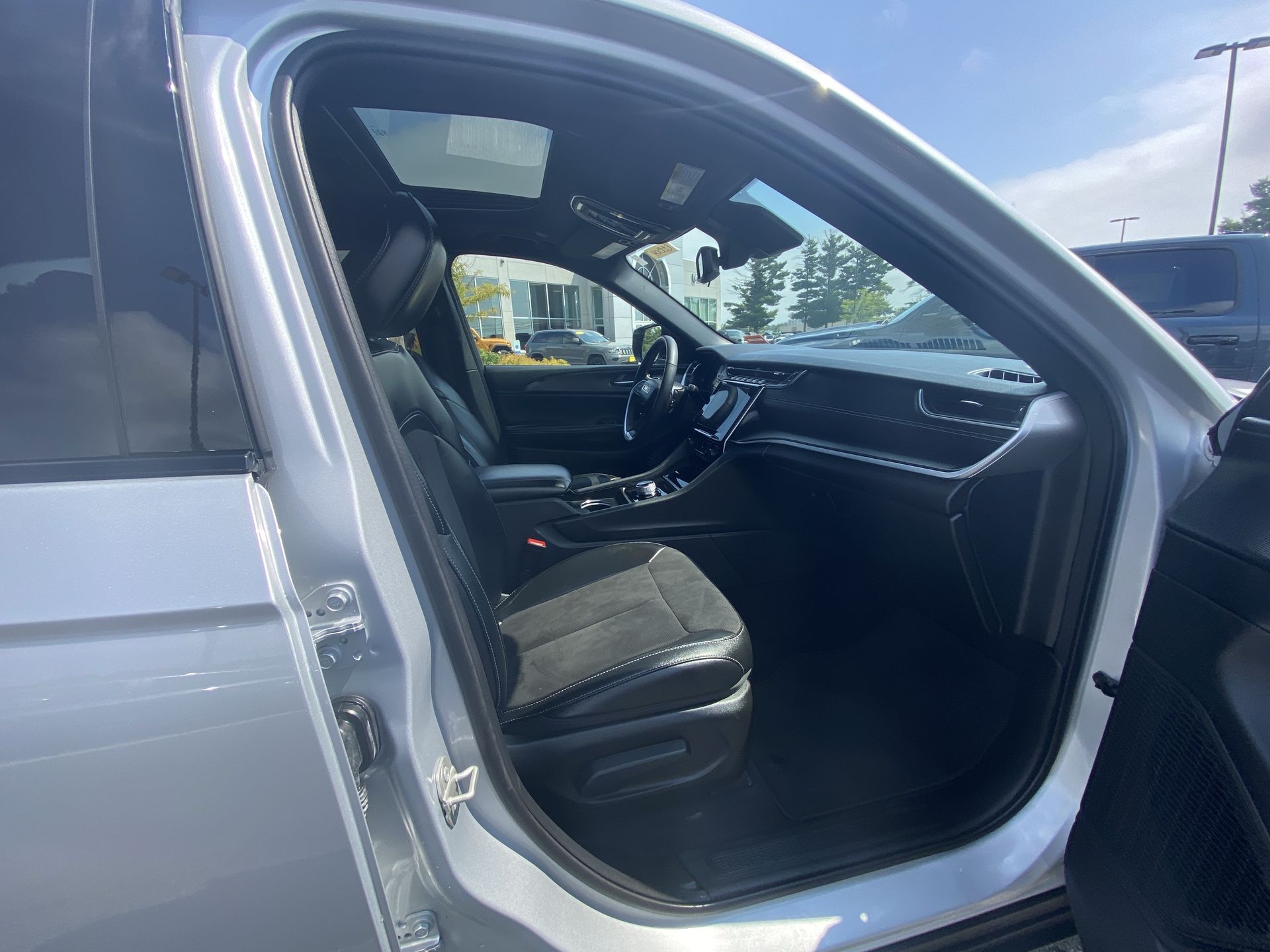 2023 Jeep Grand Cherokee Altitude - Photo 24