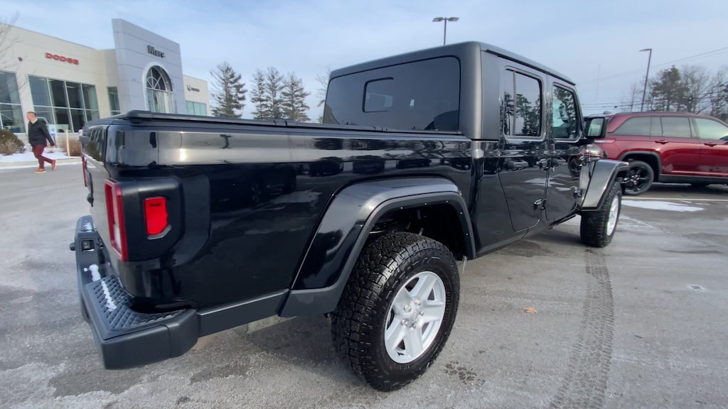 Certified 2022 Jeep Gladiator Sport Truck Crew Cab