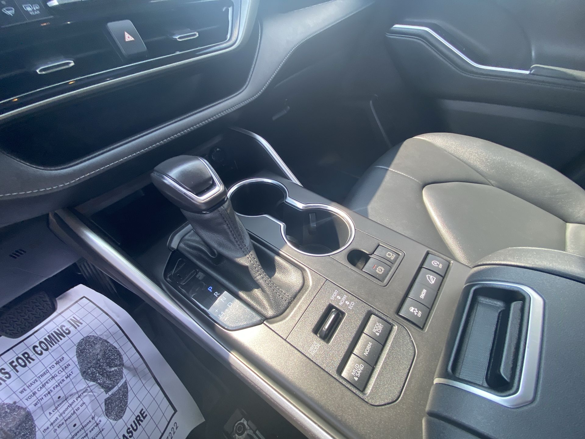 2021 Toyota Highlander XLE - Photo 19