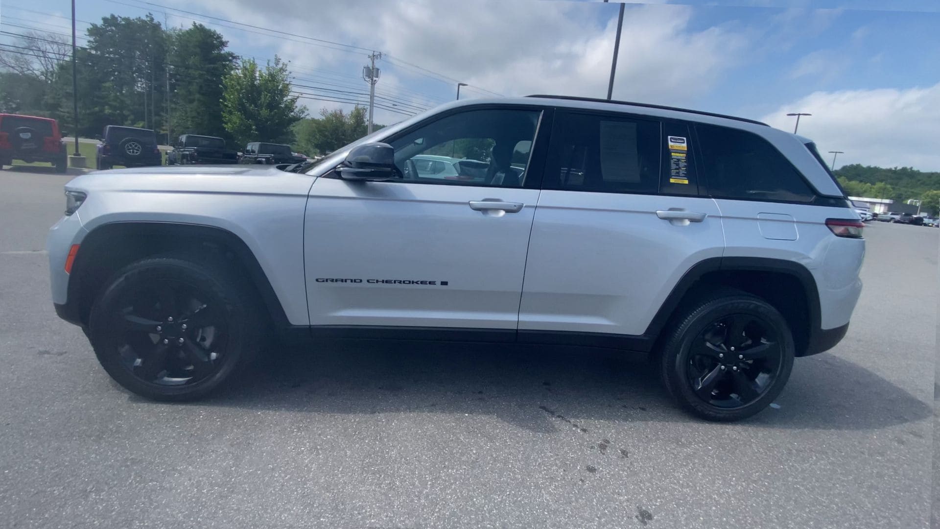 2023 Jeep Grand Cherokee Altitude - Photo 7