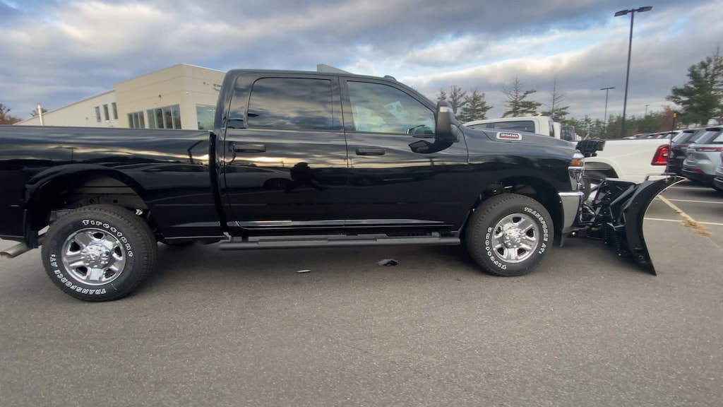 New 2026 Ram 2500 TRADESMAN CREW CAB 4X4 6'4 BOX Pickup