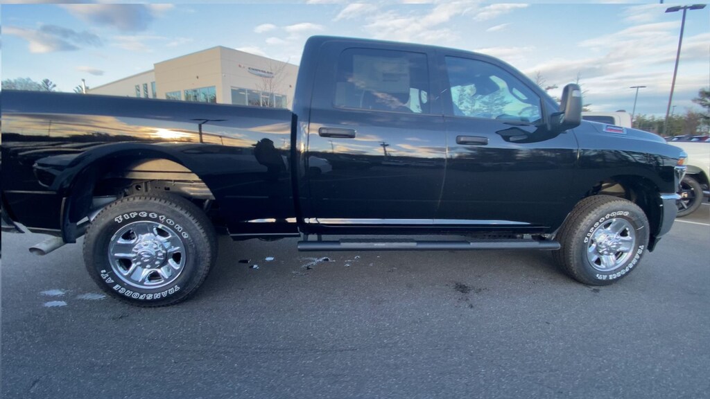 New 2026 Ram 2500 TRADESMAN CREW CAB 4X4 6'4 BOX Pickup