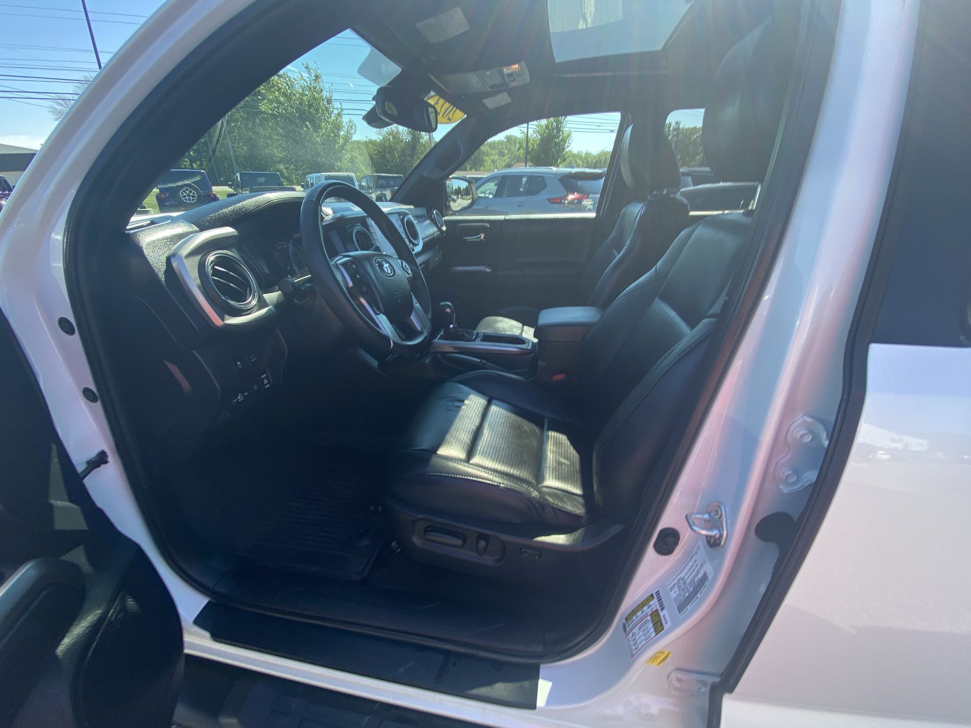 2023 Toyota Tacoma Limited - Photo 11