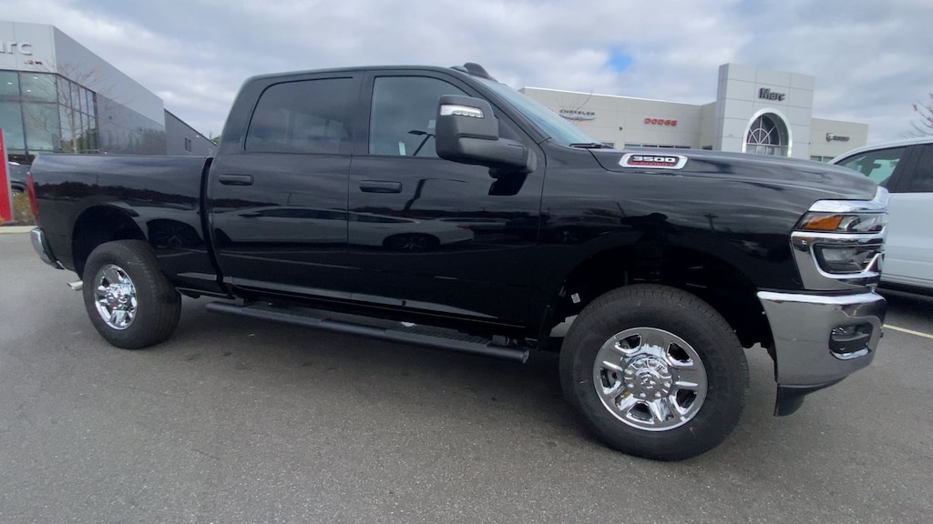 New 2026 Ram 3500 TRADESMAN CREW CAB 4X4 6'4 BOX Pickup