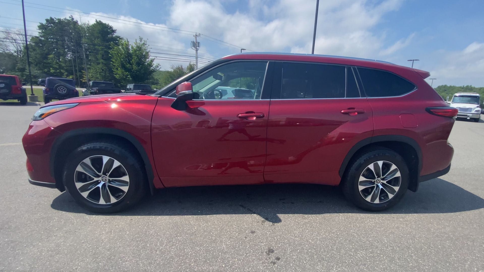 2021 Toyota Highlander XLE - Photo 7