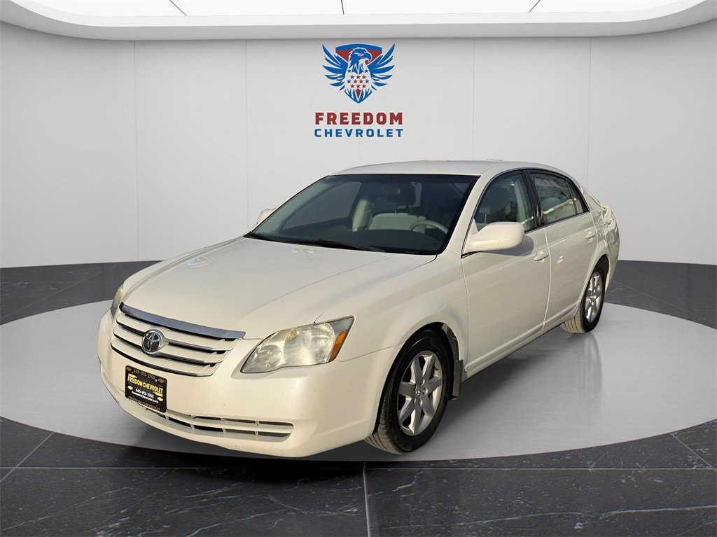 2005 Toyota Avalon XL's photo